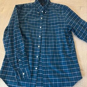 J Crew men’s blue plaid dress shirt (size M)